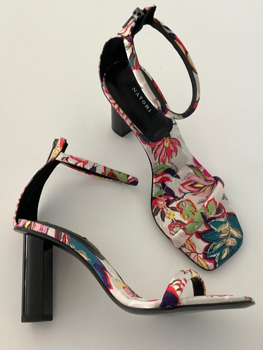 NATORI Glow Sayuri Floral Sandal Glossy Round Heel Size 7.5 NEW